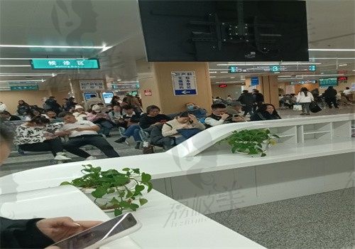 昆明市第一人民医院整形科大厅
