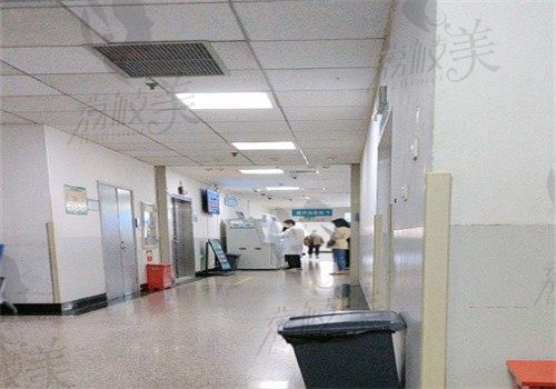 西安医学院第一附属医院走廊