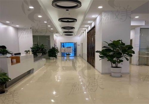 昆明青丝植发医疗美容诊所走廊