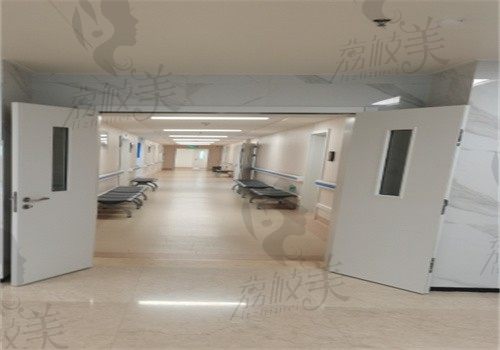 中南大学湘雅三医院走廊