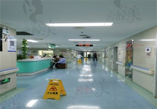 西安市人民医院走廊