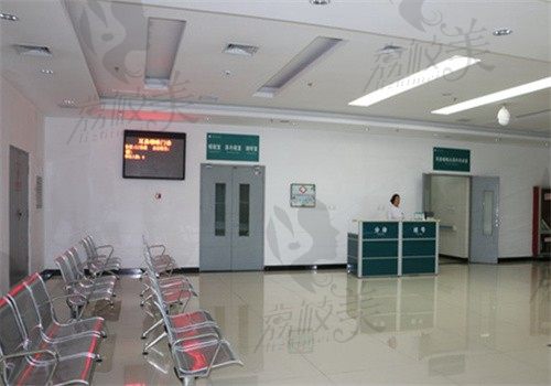 渭南市中心医院候诊区