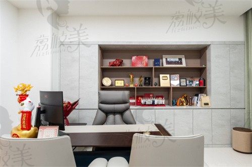 重庆郑荃丽格疤痕修复中心面诊室