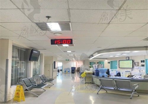 鞍山市中心医院走廊