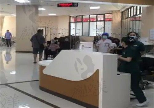 鞍山市中心医院护士站