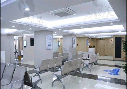 赣州普瑞眼科医院等候区