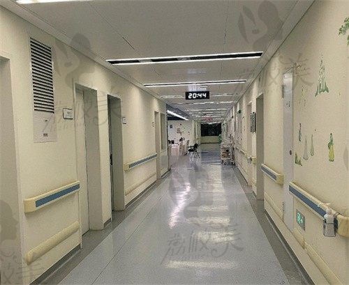 深圳大学总医院走廊