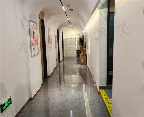成都晶肤医疗美容龙泉吾悦院走廊