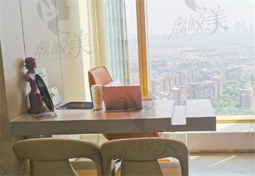 南京清泉白月光医疗美容诊所面诊室