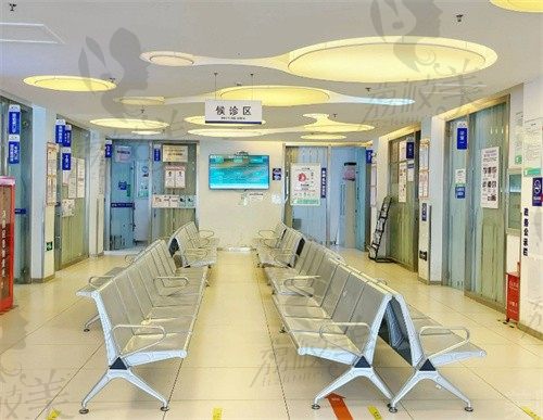 大理爱尔眼科医院候诊区