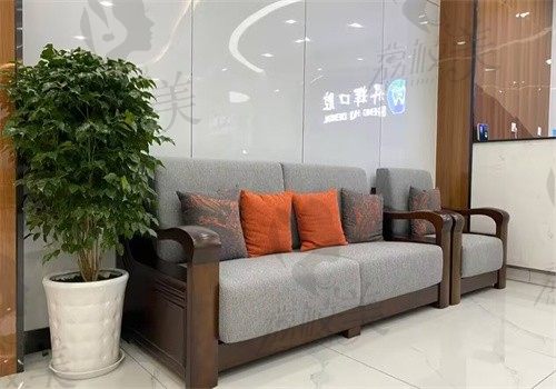 重庆众植博仕口腔门诊部（巴南店）等候区