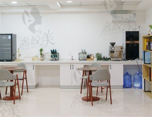 桂林爱尔眼科医院检查室