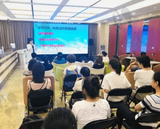 马照红医师在2019艾尔建&北京知音医生进阶培训会上