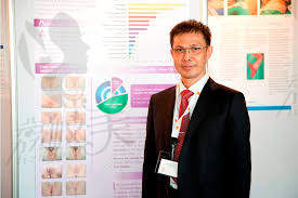 变性医生泰国变性医生Dr.Kamol Pansritum（伽蒙）