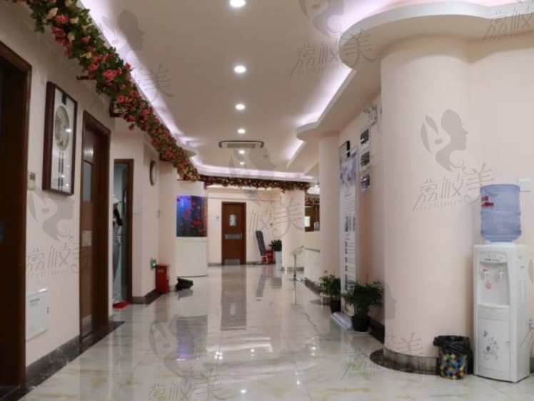 上海清沁医疗美容门诊部走廊