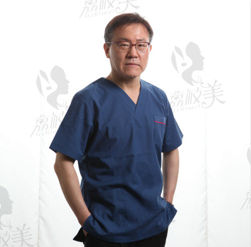 韩国环球美容整形外科医院代表院长崔午奎 