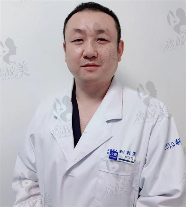 倪江龙，主治医师，从业21年。成都锦江大麦微针植发任主治医师