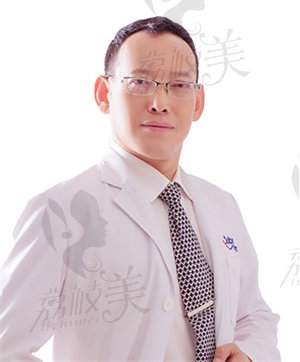 肖林喜，主治医师从业23年，第四军医科大学口腔硕士