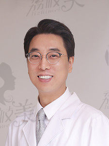 林赞洙是韩国DR.朵整形外科院长