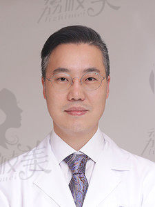 韩国DR.朵整形外科院长，徐正锡