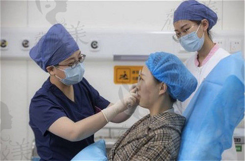 西安国 际美容中心王延婷医生操作手术图