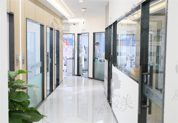 北京罗兰口腔诊所走廊