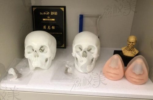 薛志强办公室隆鼻假体塑形