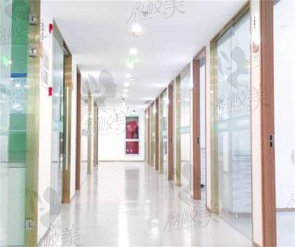 上海申洁口腔医院走廊