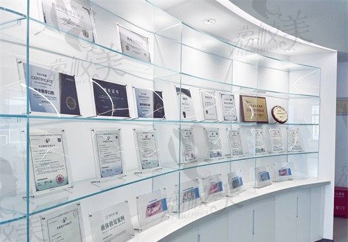 南京建邺微芽口腔门诊部荣誉墙 南京建邺微芽口腔门诊部荣誉墙