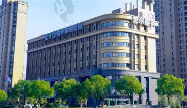 杭州爱尔眼科医院近视眼进行晶体植入手术多少钱