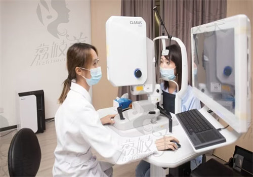 广州视百年眼科医院拥有老花眼精 雕飞秒手术设备