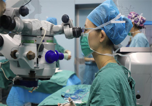 西南医院刘勇做玻璃体视网膜手术很靠谱