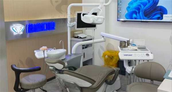 高振华医生种植牙技术