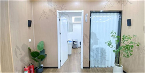 郑州臻爵口腔医院做数码纯钛烤瓷牙价格