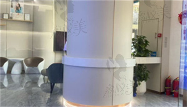 东方修安口腔门诊部种植牙价格收费