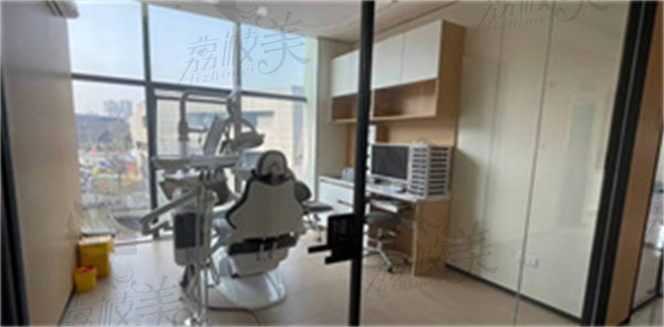 资中牙米口腔门诊部刘娟帆医生