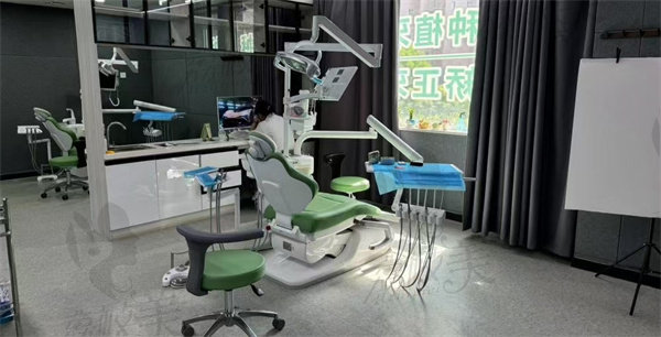 定襄小苹果口腔门诊部医生团队