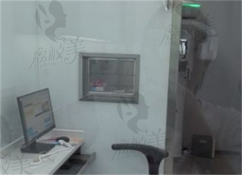 海口雅诺齿科杨瑾瑛做登特司种植牙3390元起多少钱？