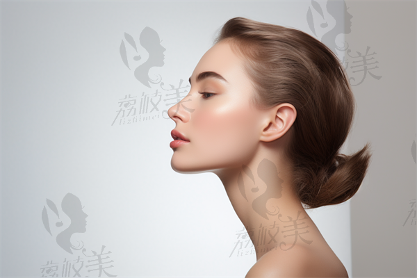 遗传眼袋应该使用哪种眼霜?如何选择适合的眼霜来改善遗传眼袋问题?