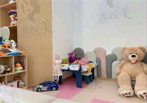 沈阳和平嘉沐口腔门诊部休息区