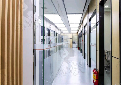 深圳同源口腔门诊部休息区