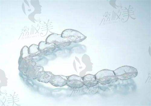 臨夏愛(ài)牙口腔診所價(jià)格2025：洗牙68+補(bǔ)牙220+拔牙100+牙齒矯正7000+種植牙4500+
