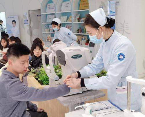 上海和平眼科医院2025年价目表公布：人工晶体手术项目