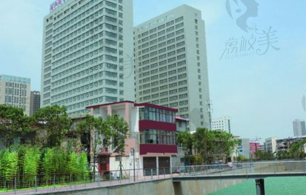 南阳医学高等专科学校第一附属医院眼科医生团队