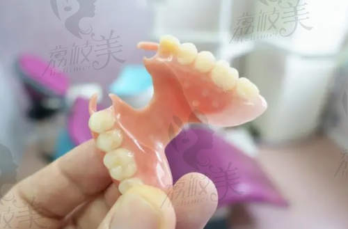 七、榆林市靖边县牙博仕口腔门诊部价格表：（仅供参考）