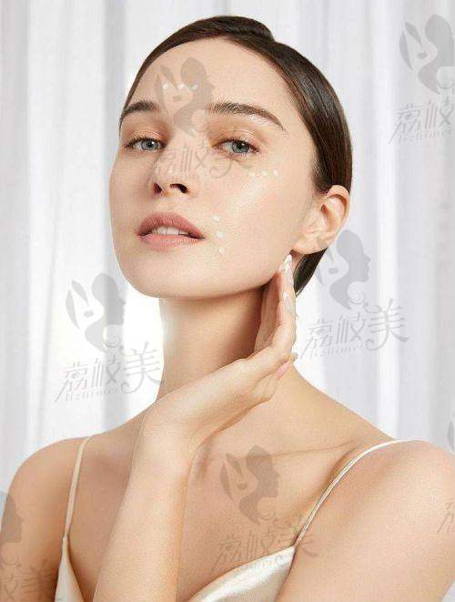 核心特色服务:皮肤修复+线条雕塑双通道项目